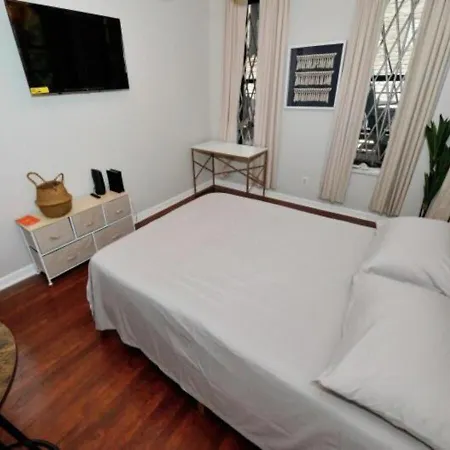 Apartment Cozy Near Park!, June To Aug 90 Days Required