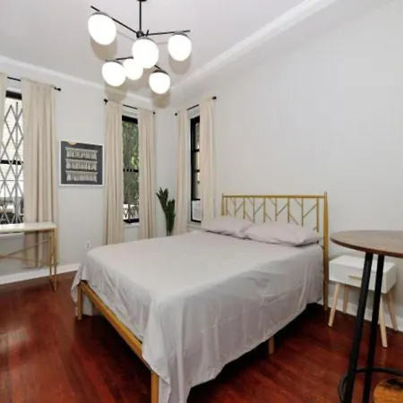 Apartment Cozy Near Park!, June To Aug 90 Days Required *