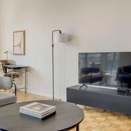 Apartment Uws 2br W Doorman Gym Nr Park Nyc-950 New York