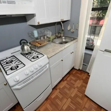 Cozy Near Park!, June To Aug 90 Days Required Apartment