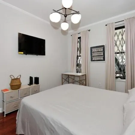 Apartment Cozy Near Park!, June To Aug 90 Days Required