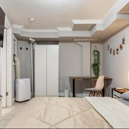 Private Bedroom With Shared Bathroom In Union Square Downtown Manhattan - Steps From The Dining & Nightlife! Apartment *