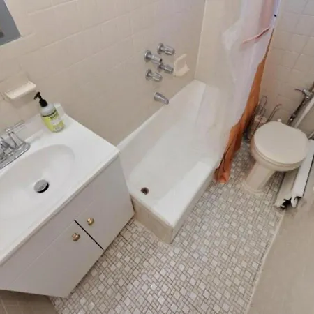 Apartment Cozy Near Park!, June To Aug 90 Days Required