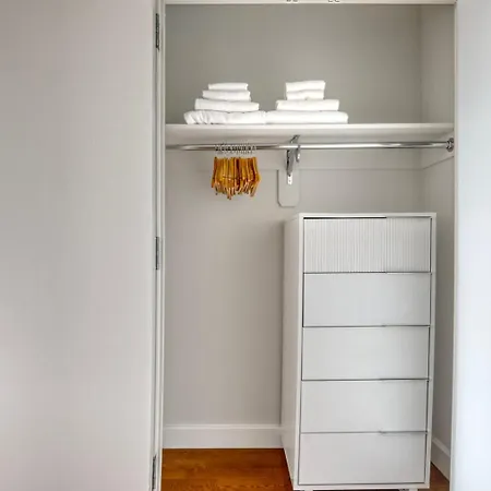 Apartment Midtown 2br W Gym Doorman Nr Theater District Nyc-1226 *