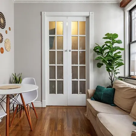 Private Bedroom With Shared Bathroom In Union Square Downtown Manhattan - Steps From The Dining & Nightlife! Apartment New York