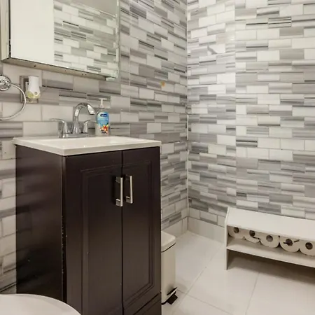 Private Bedroom With Shared Bathroom In Union Square Downtown Manhattan - Steps From The Dining & Nightlife!