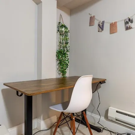 Private Bedroom With Shared Bathroom In Union Square Downtown Manhattan - Steps From The Dining & Nightlife! Apartment New York