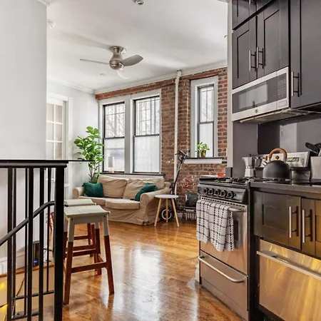Private Bedroom With Shared Bathroom In Union Square Downtown Manhattan - Steps From The Dining & Nightlife! Apartment *