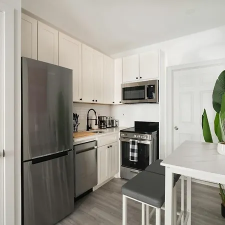 Apartment 240 East New York