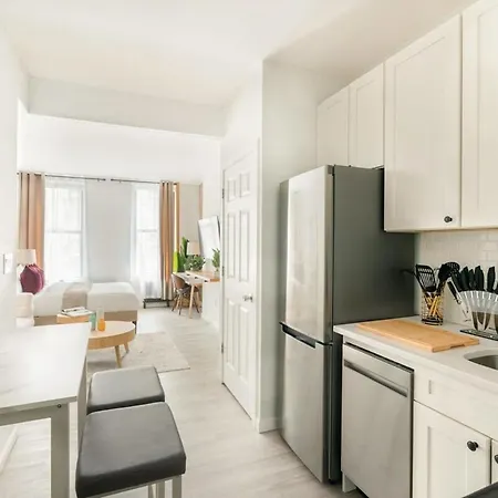 Apartment 240 East New York