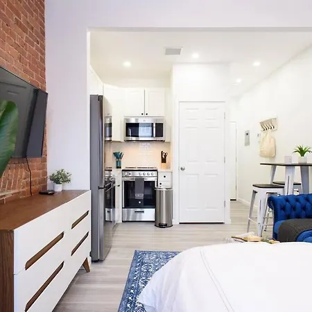Apartment 240 East New York