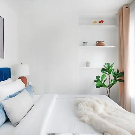 48 Midtown West Apartment *