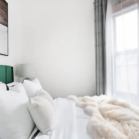 Apartment 48 Midtown West *