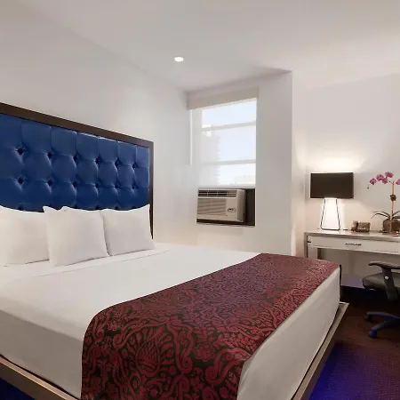 Hotel Night Broadway 3*