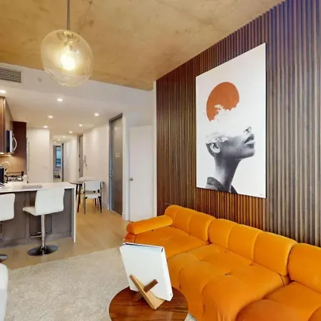 Sleek Two Bedroom In Manhattan *