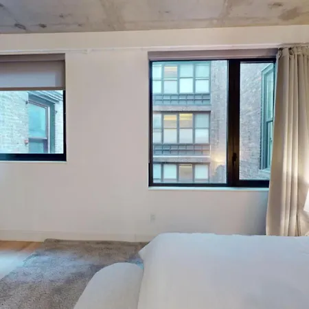 Sleek Two Bedroom In Manhattan New York