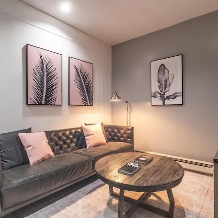 Nyc 3br Steps From Times Square & Transit Apartment *
