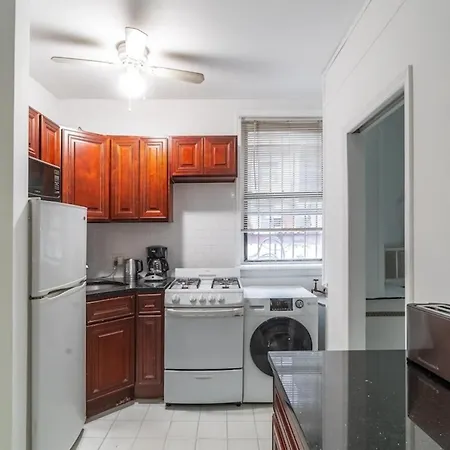 Nyc 3br Steps From Times Square & Transit *