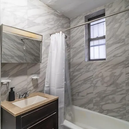 Nyc 3br Steps From Times Square & Transit *