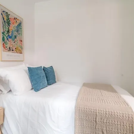 Nyc 3br Steps From Times Square & Transit Apartment *
