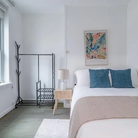 Apartment Nyc 3br Steps From Times Square & Transit New York
