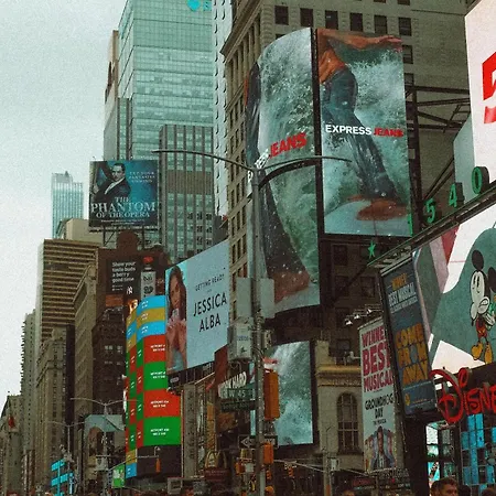 Bright & Cozy 2bd In Upper East Side New York