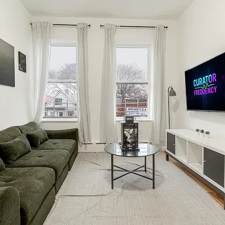 Modern 2br Retreat With Washer & Dryer - Near Subway & Lga New York