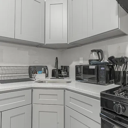 Apartment Modern 2br Retreat With Washer & Dryer - Near Subway & Lga