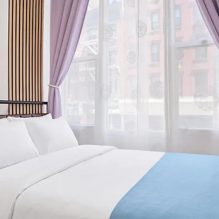 Elegant 3 Bedroom Unit In Lower Manhattan Apartment *