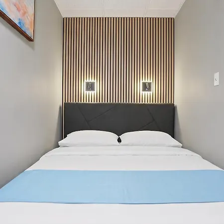 Elegant 3 Bedroom Unit In Lower Manhattan *