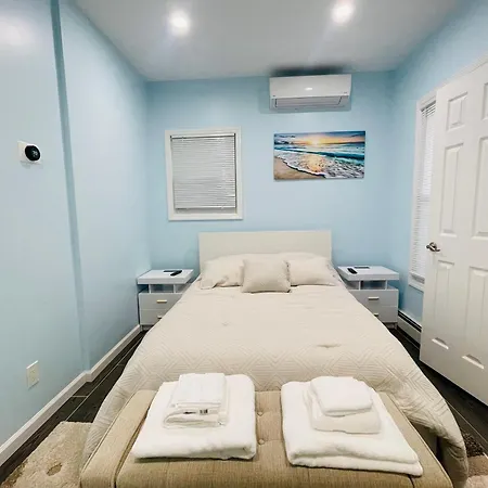 Cozy Brooklyn Dyker Heights Beautiful Guest house *