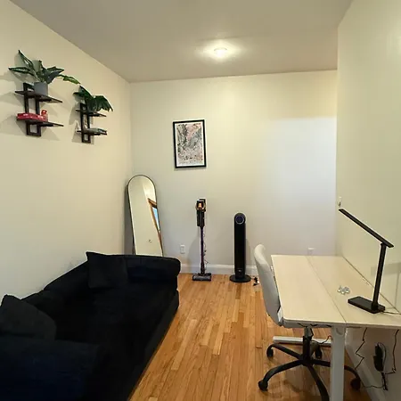 Guest house Chic Times Square 1br Entire - Private Kitchen & Bath - Hosts 4 *