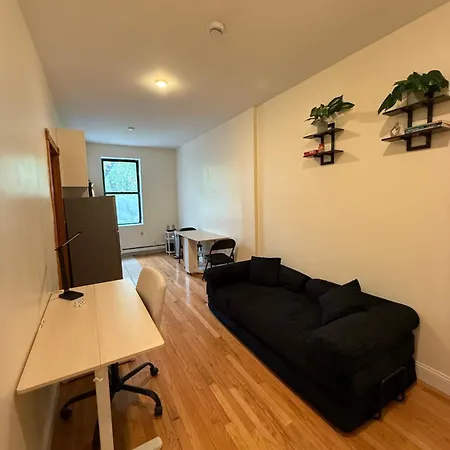 Guest house Chic Times Square 1br Entire - Private Kitchen & Bath - Hosts 4 New York