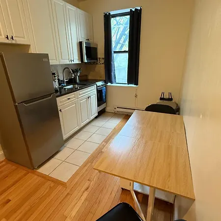 Guest house Chic Times Square 1br Entire - Private Kitchen & Bath - Hosts 4 *