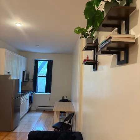 Chic Times Square 1br Entire - Private Kitchen & Bath - Hosts 4 New York