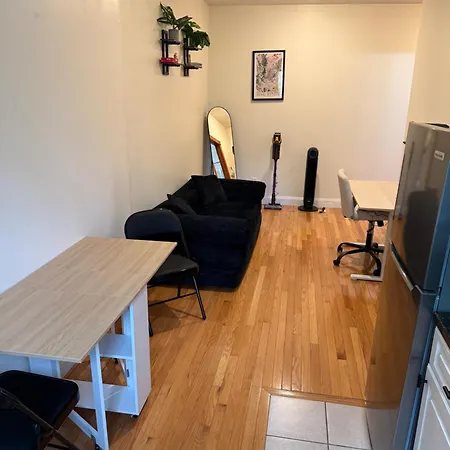 Guest house Chic Times Square 1br Entire - Private Kitchen & Bath - Hosts 4 *