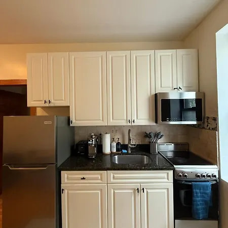 Chic Times Square 1br Entire - Private Kitchen & Bath - Hosts 4 New York