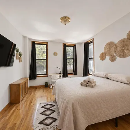 The Times Square Glow - Private In The Heart Of Nyc *