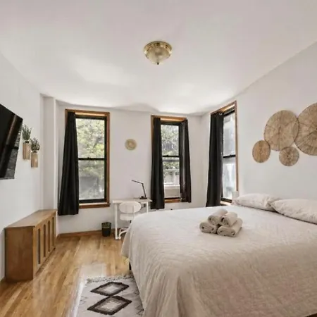 The Nyc Value Near Times Square & Broadway - Private With Shared Bathroom New York