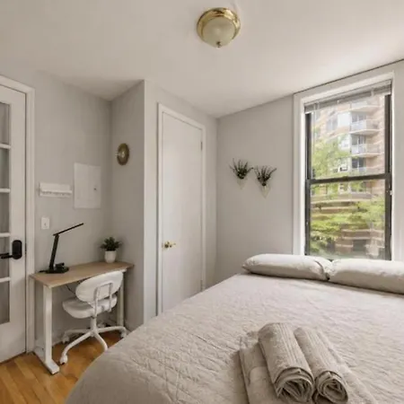 The Nyc Value Near Times Square & Broadway - Private With Shared Bathroom