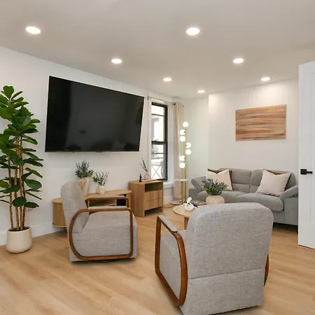 Chic 4br Stay-steps Away From Park Aparthotel 4*
