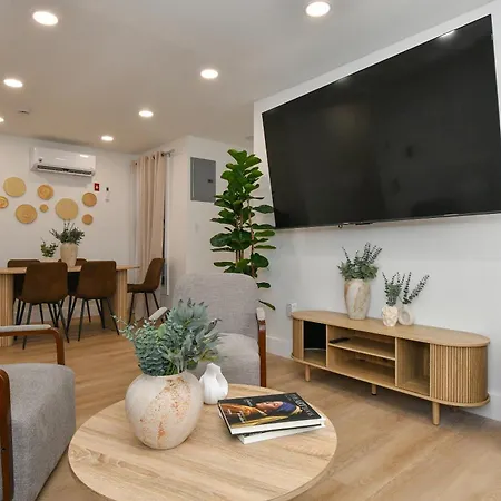 Chic 4br Stay-steps Away From Park Aparthotel New York