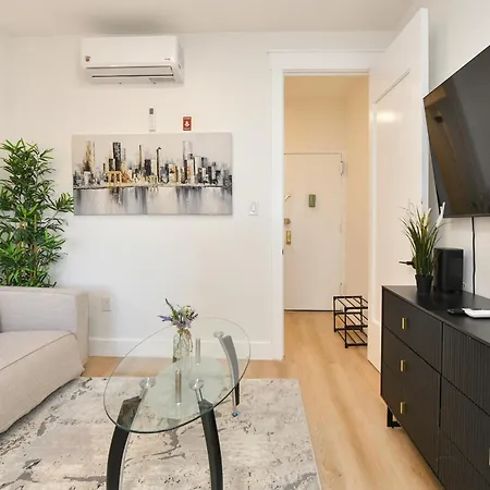 Chic 2br Stay-steps From Park Aparthotel 4*