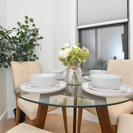 Chic 2br Stay-steps From Park