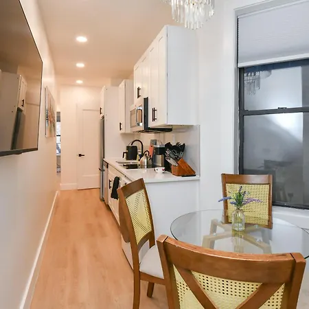 Aparthotel Modern 2br Near Park 2*