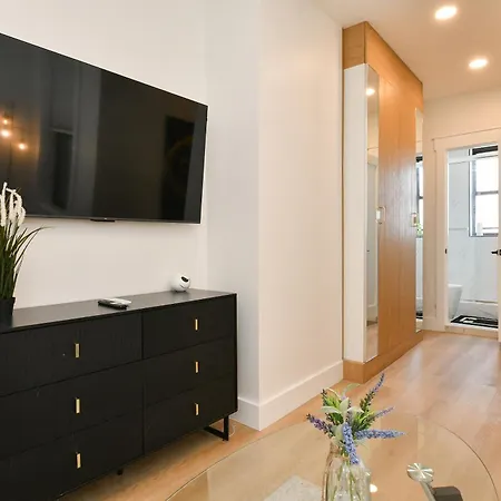 Chic 2br Stay-steps From Park New York