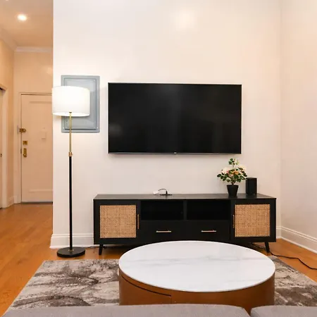 Stylish 2br Retreat North Of Park New York