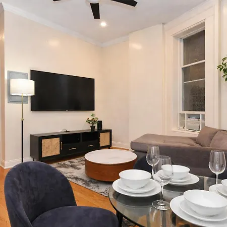 Stylish 2br Retreat North Of Park New York