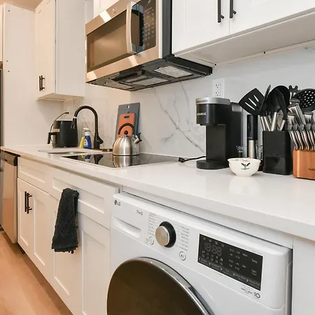 Chic 2br Stay-steps From Park