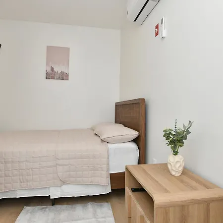 Chic 4br Stay-steps Away From Park Aparthotel 4*